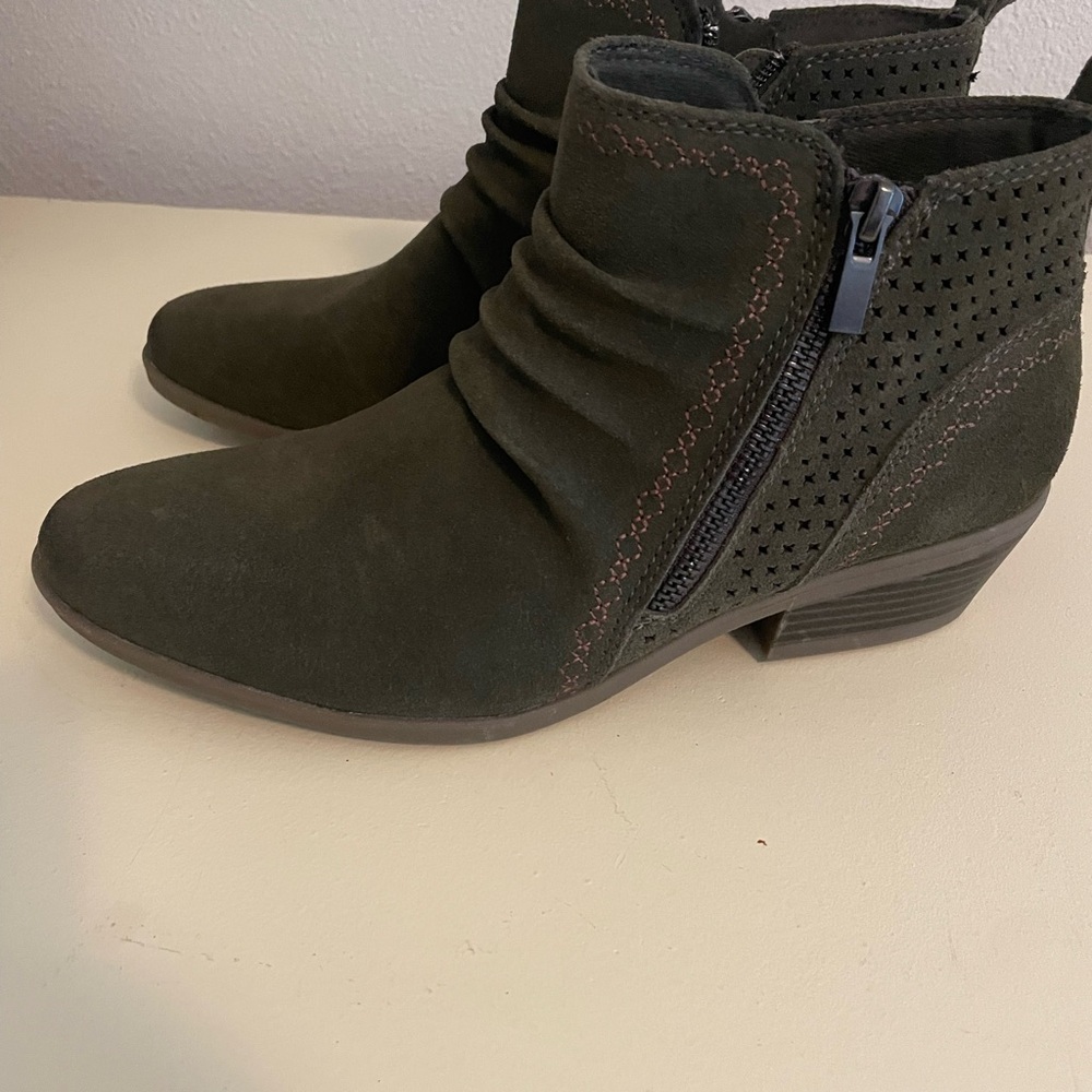 Earth Origins suede Ankle Boots - Collette Cheryl Classic Olive  8 1/2M